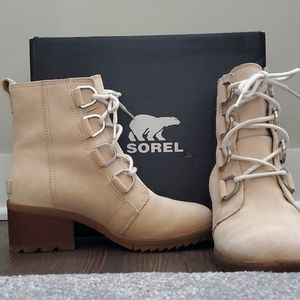 LIKE NEW Sorel Cate Lace Boots